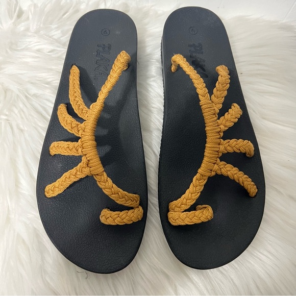Plaka Arch Support Black Tan Granola Girl Boho Comfort Flip Flop Sandals Size 9 main image 1
